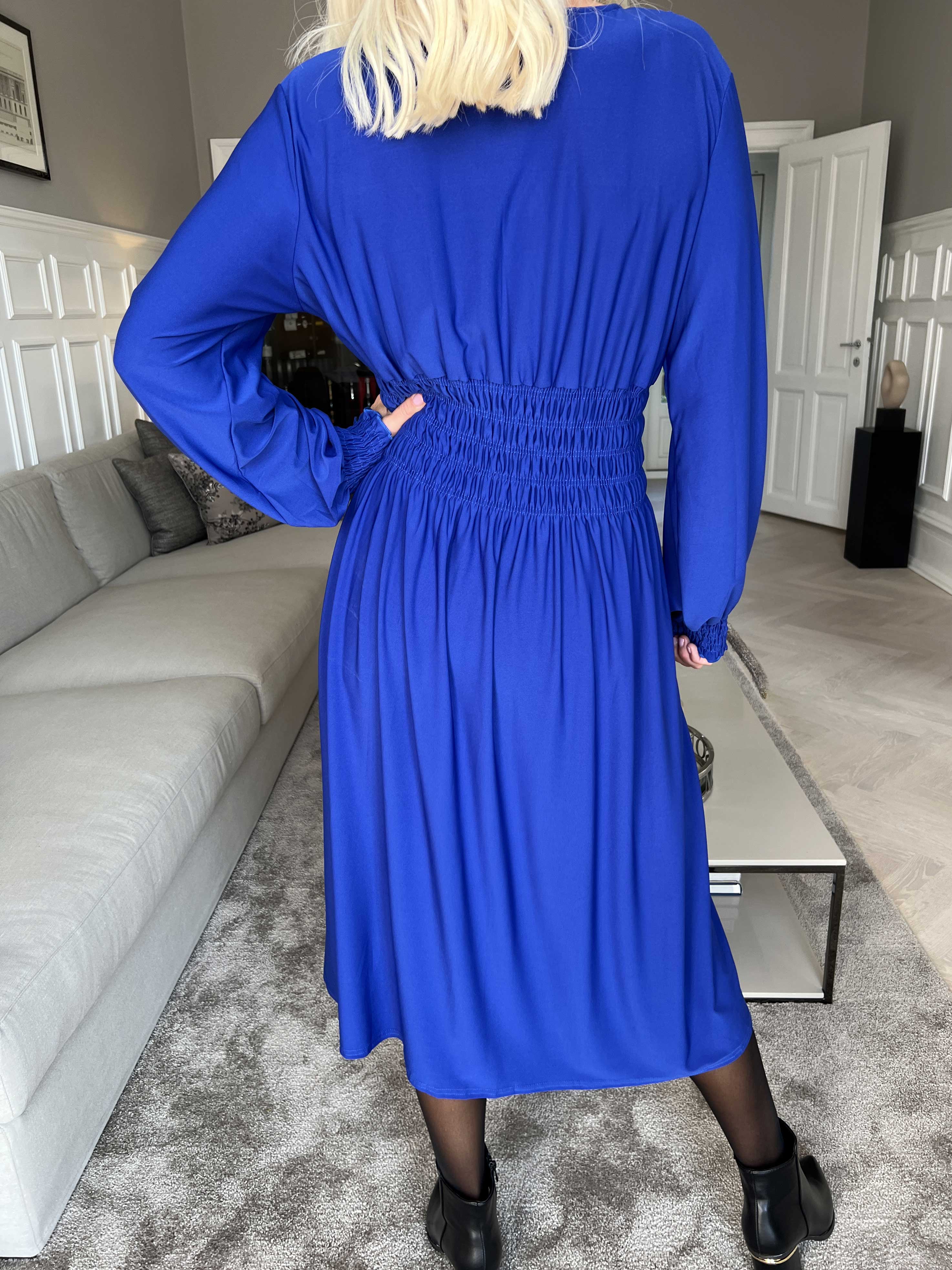 Pams Plain Midi L/S - Elastisk kjole med smock og lange ærmer